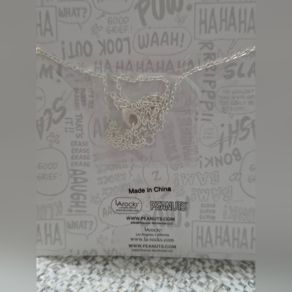 Peanuts Silver 'Mom' Necklace with Snoopy - Picture 5 of 7